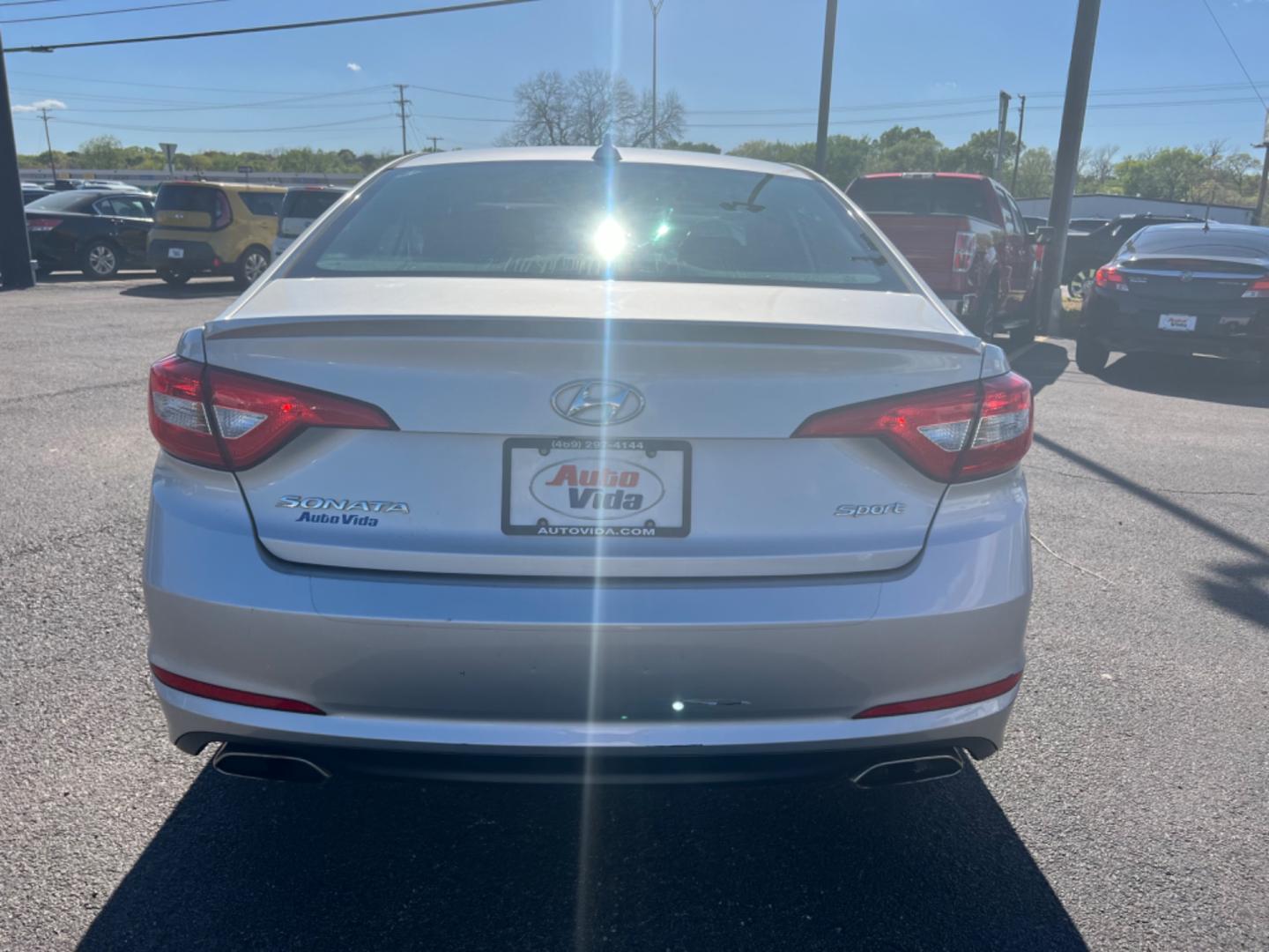 2015 SILVER Hyundai Sonata Sport (5NPE34AF7FH) with an 2.4L L4 DOHC 16V engine, 6-Speed Automatic transmission, located at 420 I-35E, Lancaster, TX, 75146, (469) 297-4144, 32.593929, -96.823685 - Photo#8